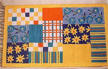 Geometrical flower rug