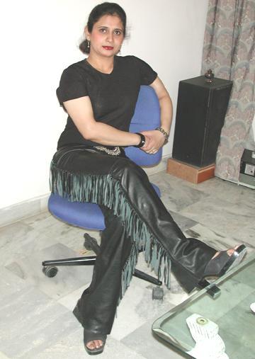 Pants(573) with tassels in black sheep nappa.