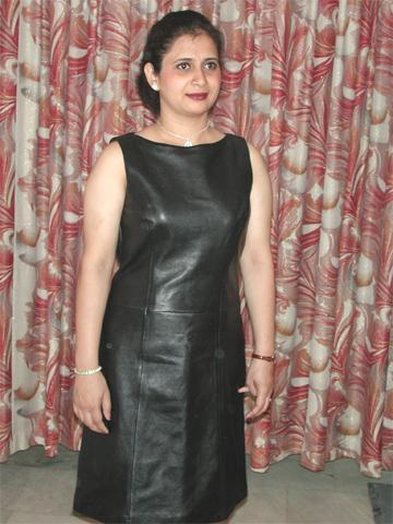 Dress in black sheep nappa