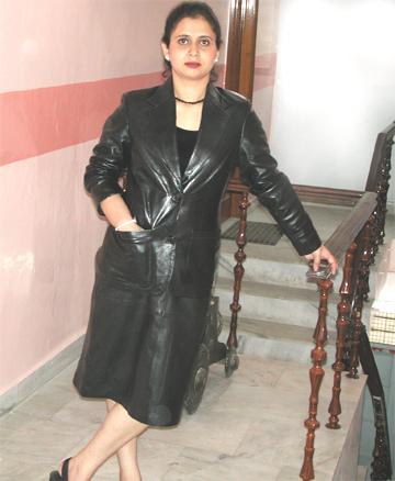 Blazer (5016) in black sheep nappa Skirt (5011) in black sheep nappa