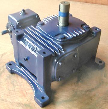 Universal mounting with vertical shaft