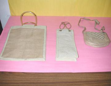 Jute Bags - 1 to 6 Bottle Sizes, Beige | Eco-Friendly, Durable, Recyclable, Biodegradable, Customizable, Wooden/Jute Handles