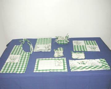 Kitchen Linen - Cotton, Variable Dimensions, Green | Appliqué Patchwork, Durable, Elegant Table Decor
