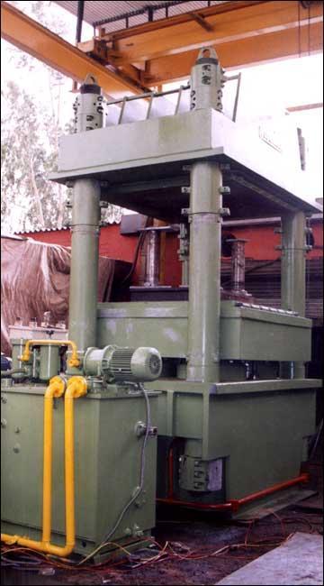 Hydraulic Press for manufacturing Solid Tyres