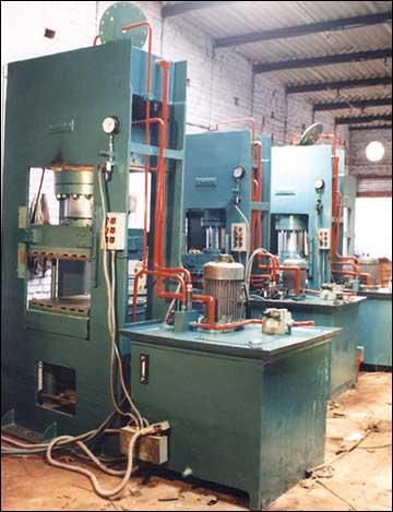 Automatic Hydraulic Compression Moulding Press - Steel Frame, Customizable Size, Green | PLC Control, Hydraulic Power, Precise Molding, Efficient Production