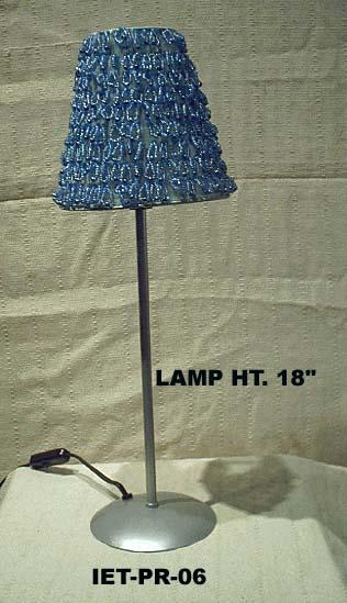 Beaded lamp shade w/t stand