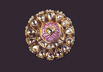 Jewelry - 18k Gold, 20-30 mm, Pave Setting | Elegant Design, Fine Craftsmanship, Gemstones, Durable Luxury