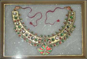 Jewellery painting on marble with Gem stone work