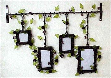 Iron Hanging Photo Frame with Glass Leaves
