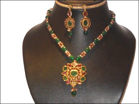 Kundan Necklace Set