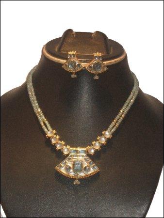 Kundan Necklace Set