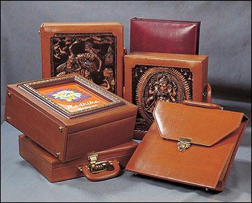 Photo Albums - Leather, Various Sizes, Brown | Durable Materials, Elegant Design, Secure Clasp Closure, Customizable Pages