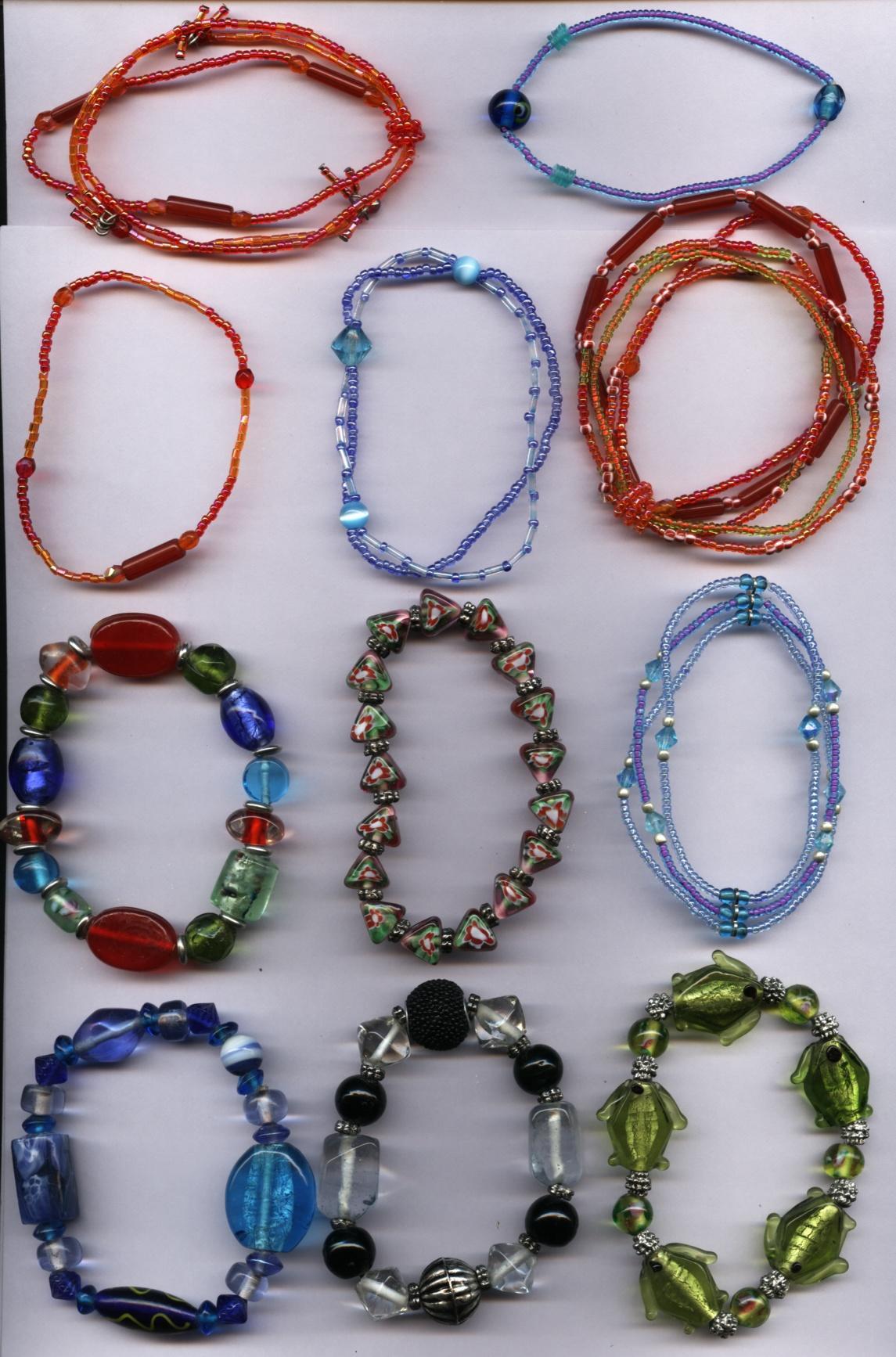 Glass and brass beads bracelets in elastic