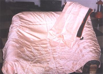 Chikan Bed Sheets and Embroidered Bed Linen.