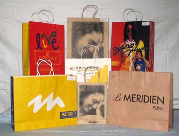 मिल के बने कागज से मशीन पर बने बैग