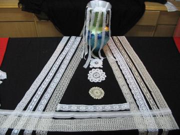 LACES & MOTIFS