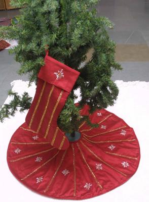 X-Mas tree skirt & stocking