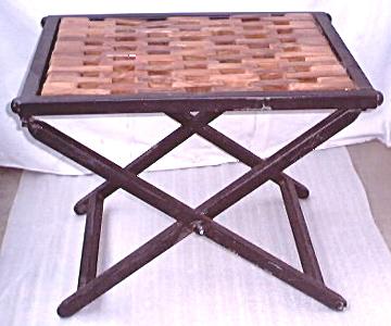 Folding table