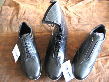 चमड़े के जूते