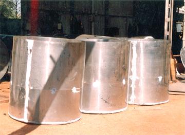 FABRICATED STAINLESS STEEL VESSELS WITH 100% D.P. TEST
