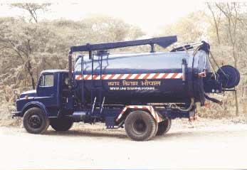 SEWER LINE JETTING & SUCTION MACHINE