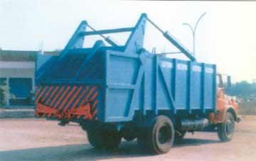REFUSE COLLECTOR CUM COMPACTOR