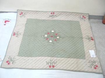 Quilt - Cotton 50x50 cm Beige | Soft Warm Comfortable Decorative Durable Floral Pattern
