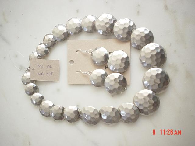 Set of necklace and bracelet