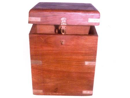 Wine Box of Oak Wood