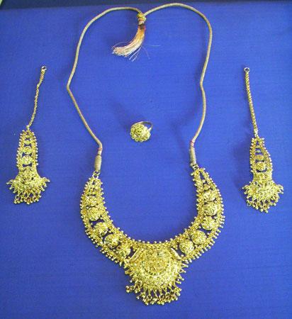 Necklace Set - Metal Alloy, 16 Inch Necklace, 1.5 Inch Gold Earrings | Elegant Design, Intricate Details, Matching Set, Velvet Box