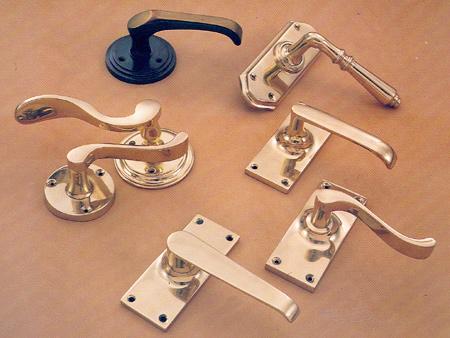 DOOR FITTINGS - LEVER LATCHES