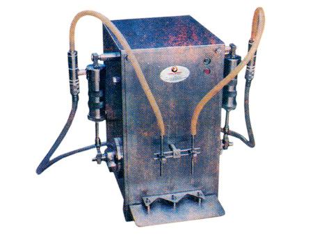 Semi Automatic Twin Heads Volumetric Liquid Filling Machine