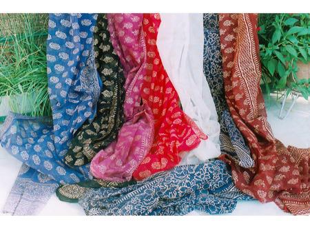 Scarves, Stoles, Pareos & Made-ups