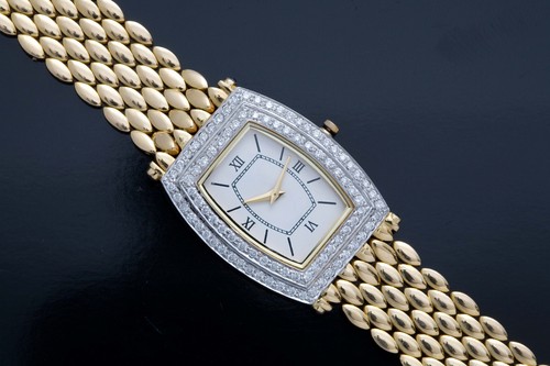 Gent's Watch With Gold Belt