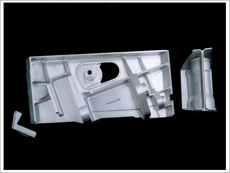 landing gear base plate for light combat aircraft