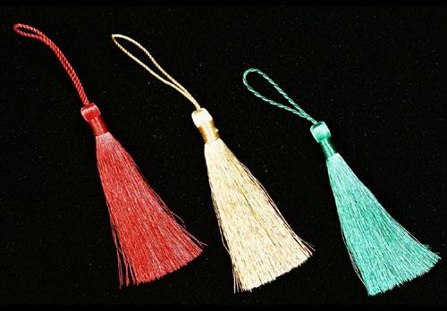 Metallic tassel