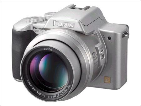 CAMERA - 102x58x43mm, 24-200mm Lens, 20MP, 1 Inch Sensor | High Zoom, Sharp Images, Compact Design