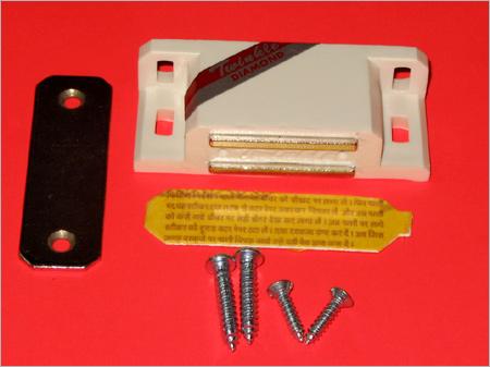 MAGNET CATCHER