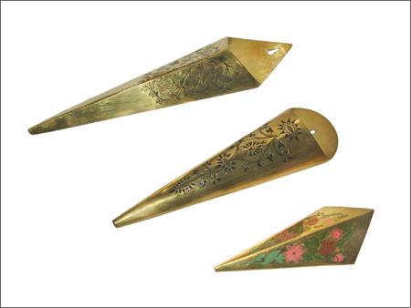 Brass flower hanger
