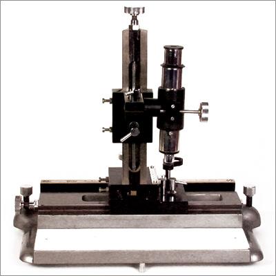 Institutional Travelling Microscope 152