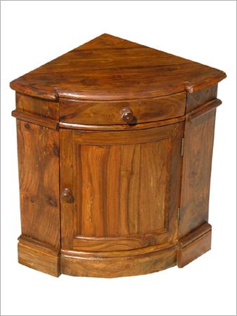 CORNER TABLE