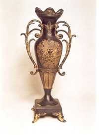 Aluminium Flower Vase - Weight: 1 & Above  Kilograms (Kg)
