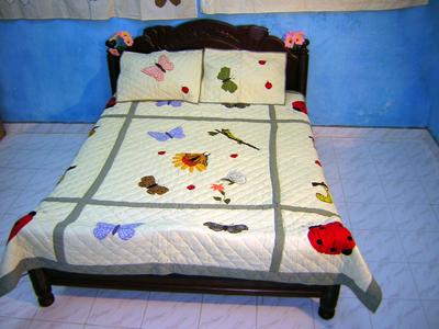 100% Cotton Embroidery Handmade Quilt