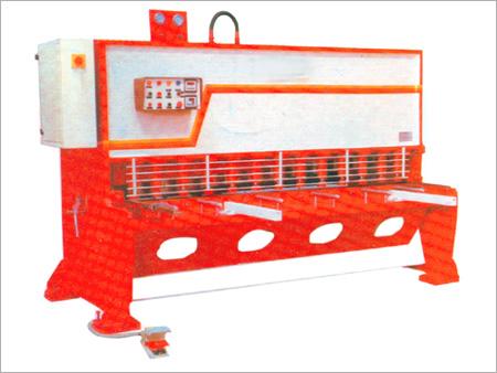 Hydraulic variable rake angle shears