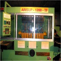 Centreless throughfeed superfinishing machine