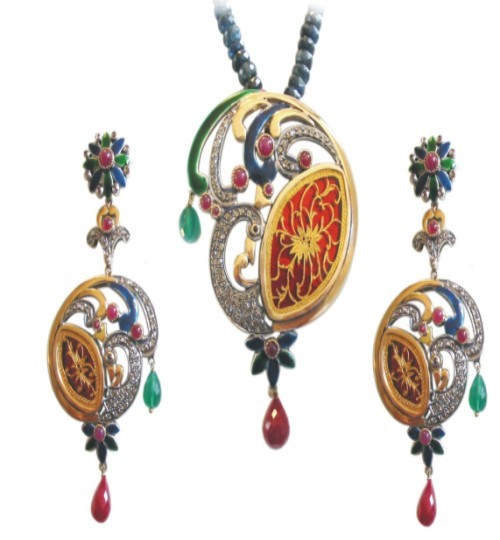 Awesome designer jewellery with mix of traditional & modern concepts.