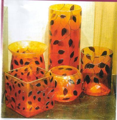 GLASS FLOWER VASE WITH HANDMADE DESIGN