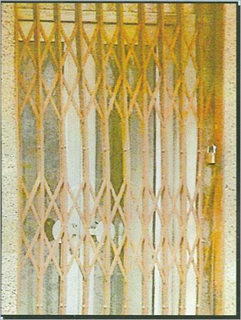 Collapsible Gate Channel