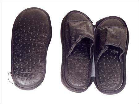 SLIPPERS WITH TRAVEL POUCH