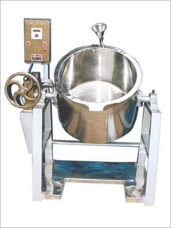Heating Kettle with Tilting Arrengement